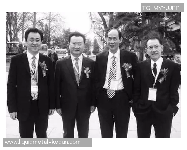 王健林与足球明星的亲密互动视频揭示他对足球的热爱与支持 王健林与足球明星的亲密互动视频揭示他对足球的热爱与支持