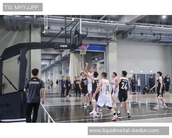 南京篮球队在篮球实力排行榜中荣登第六名展现出强劲实力与潜力 南京篮球队在篮球实力排行榜中荣登第六名展现出强劲实力与潜力